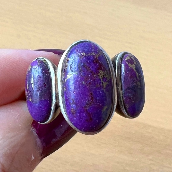 VINTAGE ARTISAN DESIGNER 3 STONE TRIPLE PURPLE TURQUOISERING STERLING SILVER